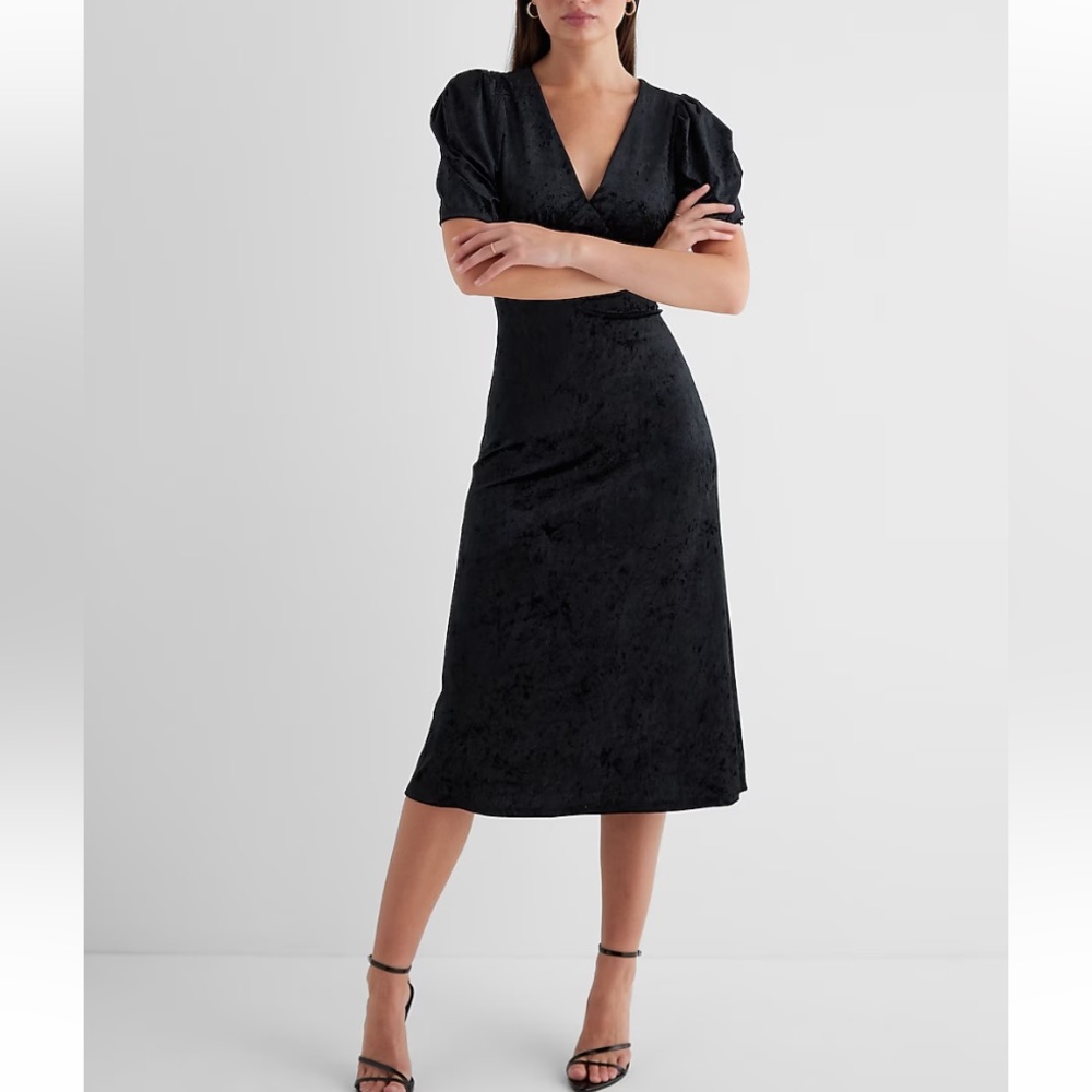 Expressed Crushed Velvet V-Neck Puff Sleeve Midi Dress